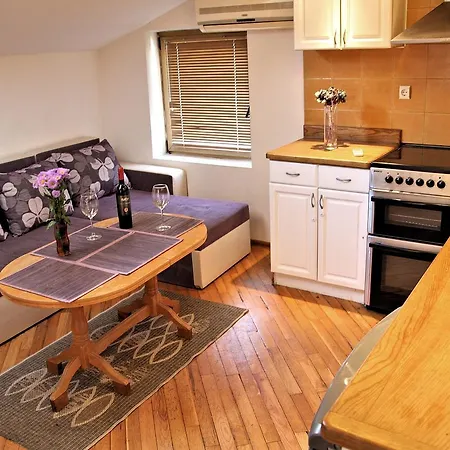 Apartment Lover's Nest Next To The