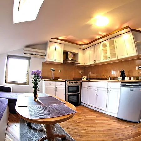 Apartment Lover's Nest Next To The