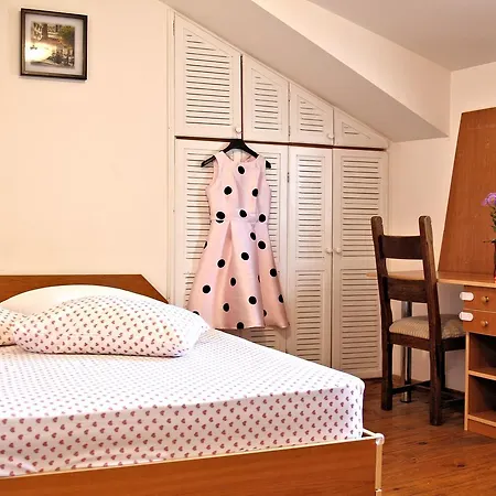 Lover's Nest Next To The Apartment Varna